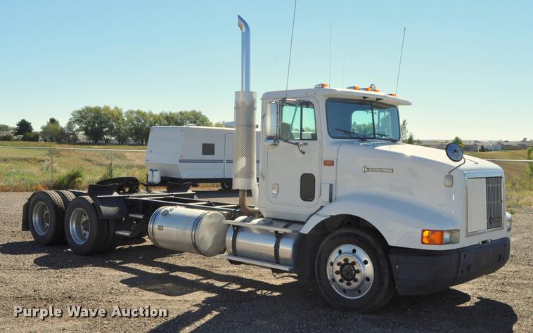 image for item G7496 1995 International 9200 semi truck