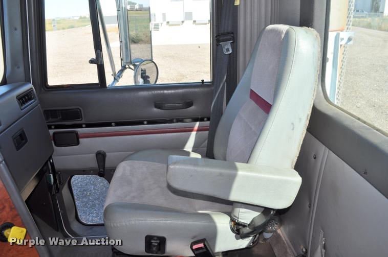 image for item G7496 1995 International 9200 semi truck