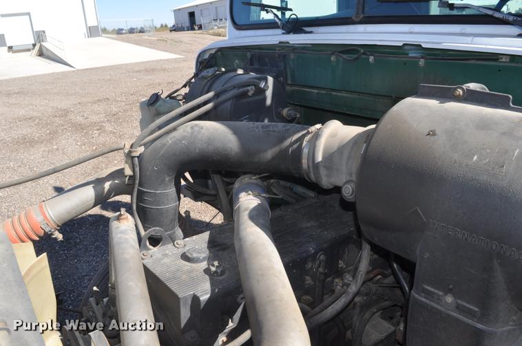 image for item G7496 1995 International 9200 semi truck