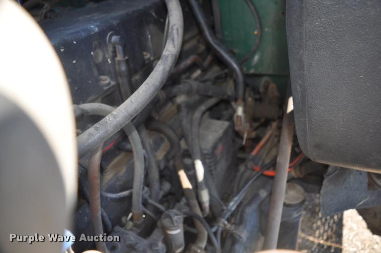 image for item G7496 1995 International 9200 semi truck