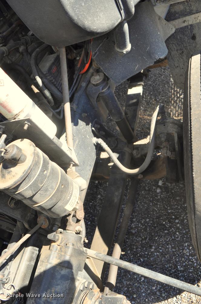 image for item G7496 1995 International 9200 semi truck