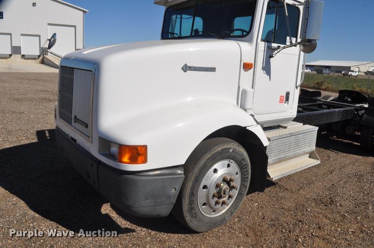 image for item G7496 1995 International 9200 semi truck