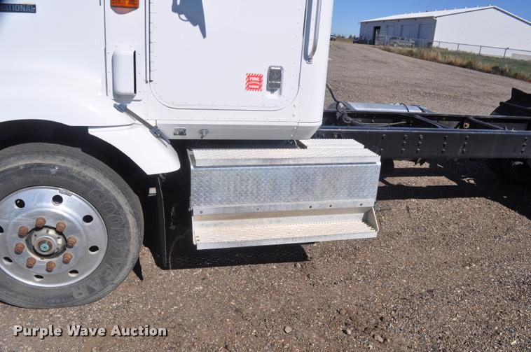 image for item G7496 1995 International 9200 semi truck