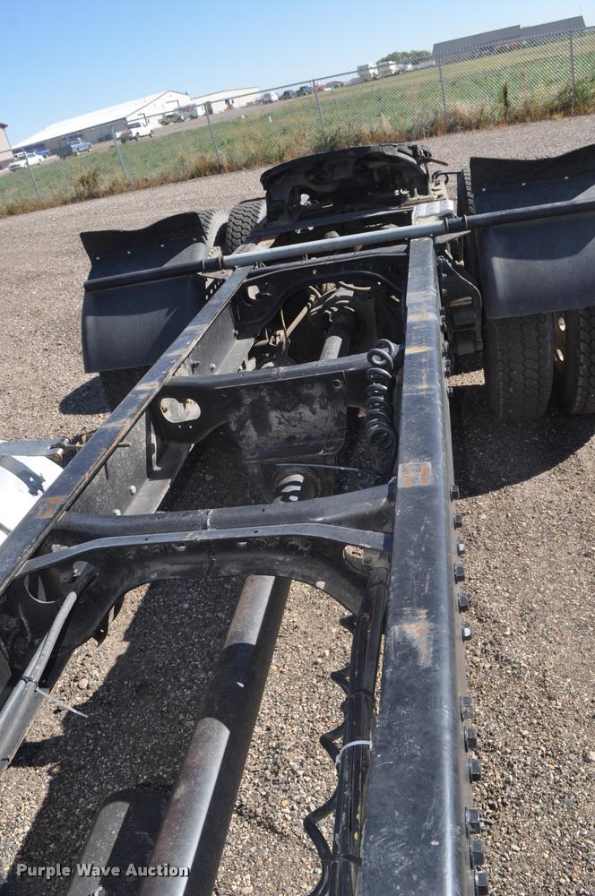 image for item G7496 1995 International 9200 semi truck