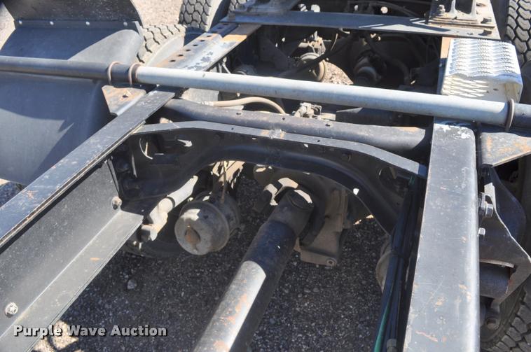 image for item G7496 1995 International 9200 semi truck