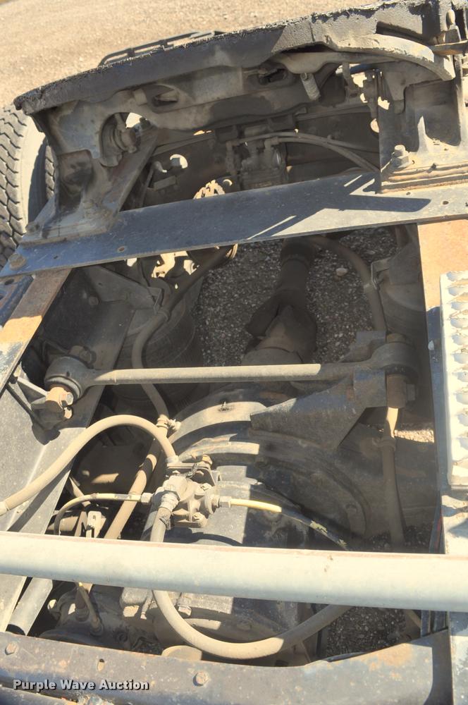 image for item G7496 1995 International 9200 semi truck