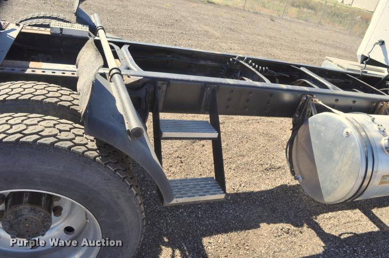 image for item G7496 1995 International 9200 semi truck