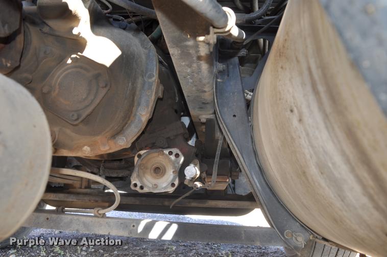 image for item G7496 1995 International 9200 semi truck