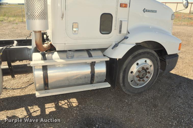 image for item G7496 1995 International 9200 semi truck