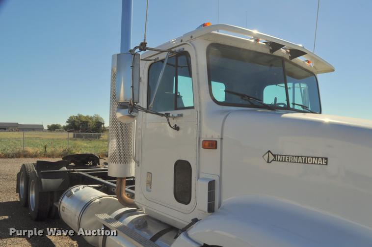 image for item G7496 1995 International 9200 semi truck