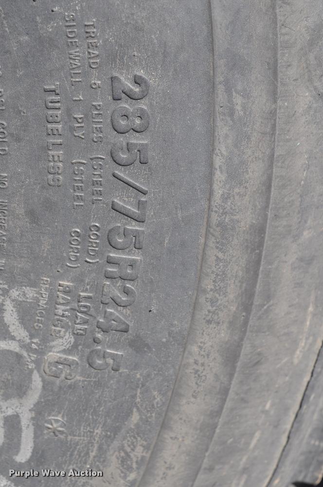 image for item G7496 1995 International 9200 semi truck