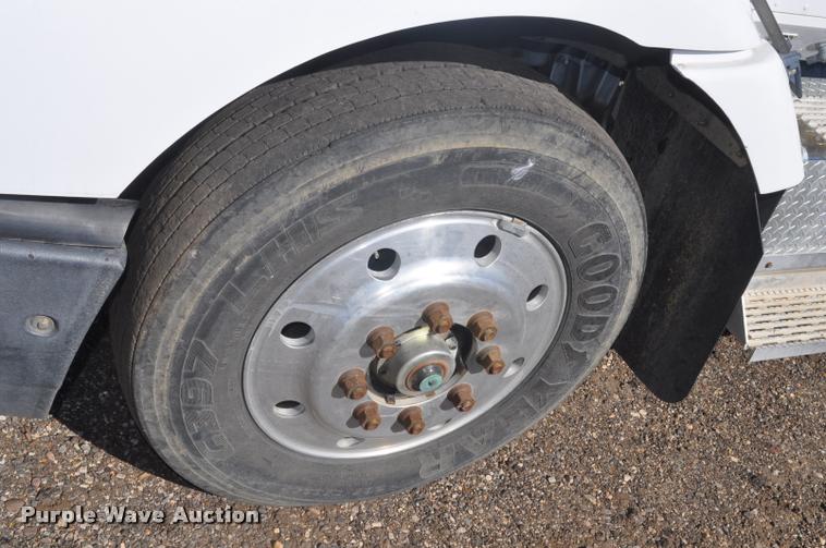 image for item G7496 1995 International 9200 semi truck