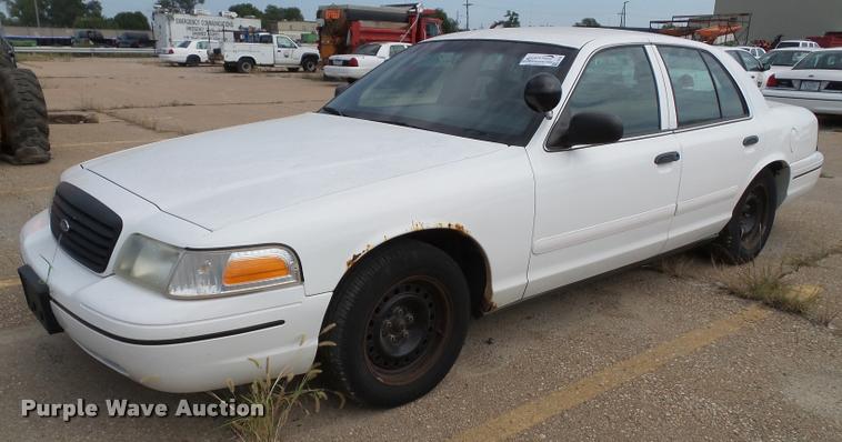 image for item J4762 2000 Ford Crown Victoria Police Interceptor