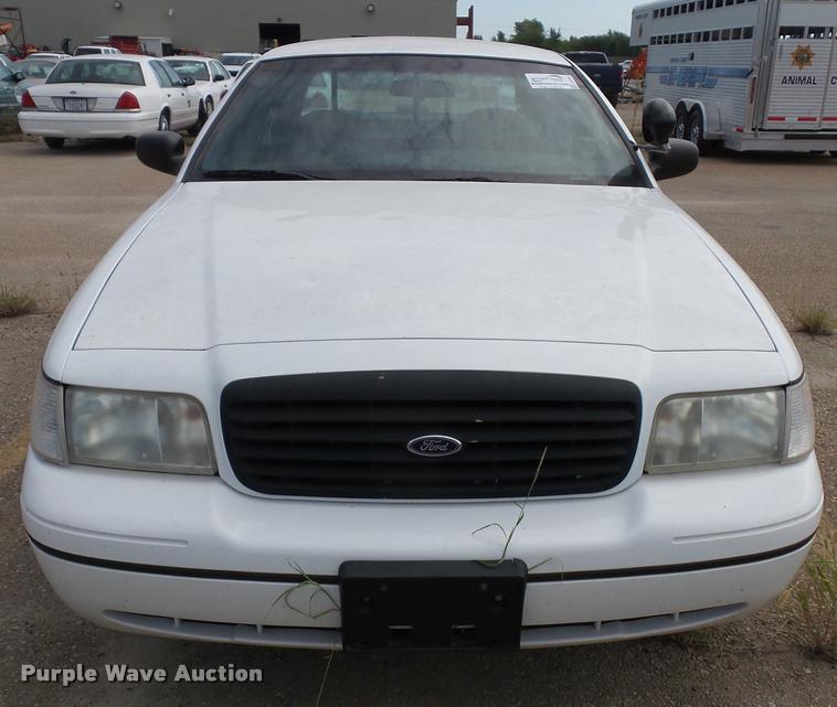 image for item J4762 2000 Ford Crown Victoria Police Interceptor