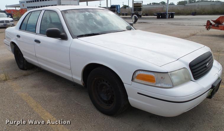 image for item J4762 2000 Ford Crown Victoria Police Interceptor