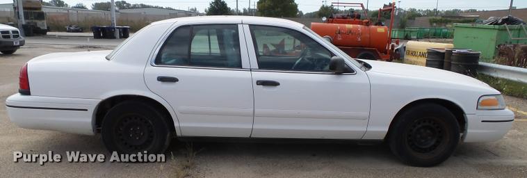image for item J4762 2000 Ford Crown Victoria Police Interceptor