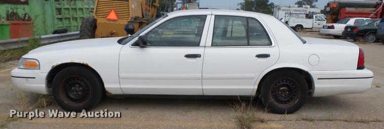 image for item J4762 2000 Ford Crown Victoria Police Interceptor