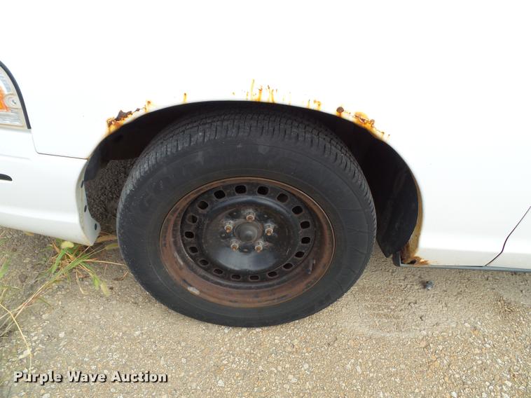 image for item J4762 2000 Ford Crown Victoria Police Interceptor