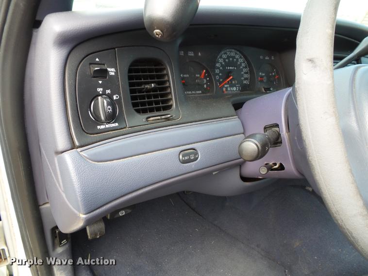 image for item J4762 2000 Ford Crown Victoria Police Interceptor