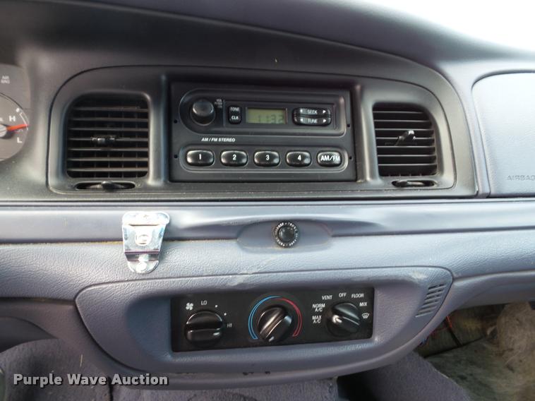 image for item J4762 2000 Ford Crown Victoria Police Interceptor