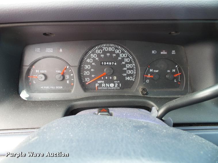 image for item J4762 2000 Ford Crown Victoria Police Interceptor