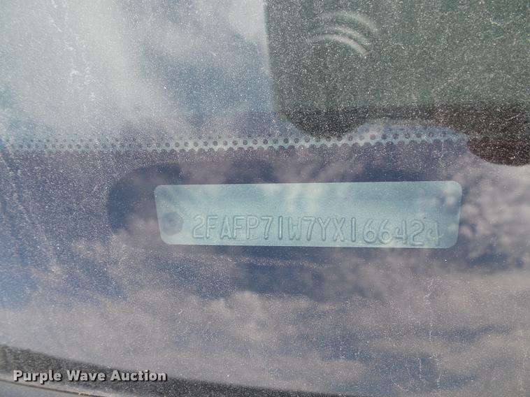 image for item J4762 2000 Ford Crown Victoria Police Interceptor