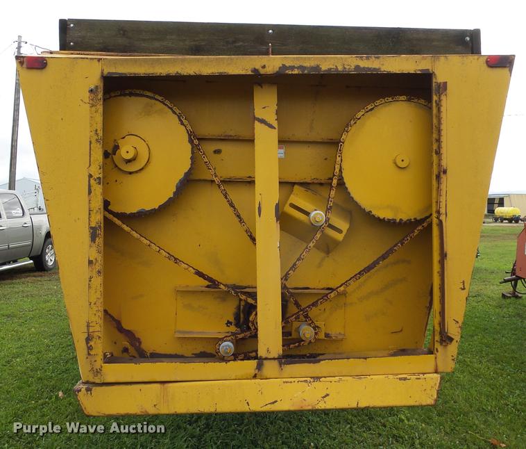 image for item J5469 Buffalohenke Kiwkcutter 370 feed mixer