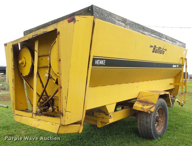 image for item J5469 Buffalohenke Kiwkcutter 370 feed mixer