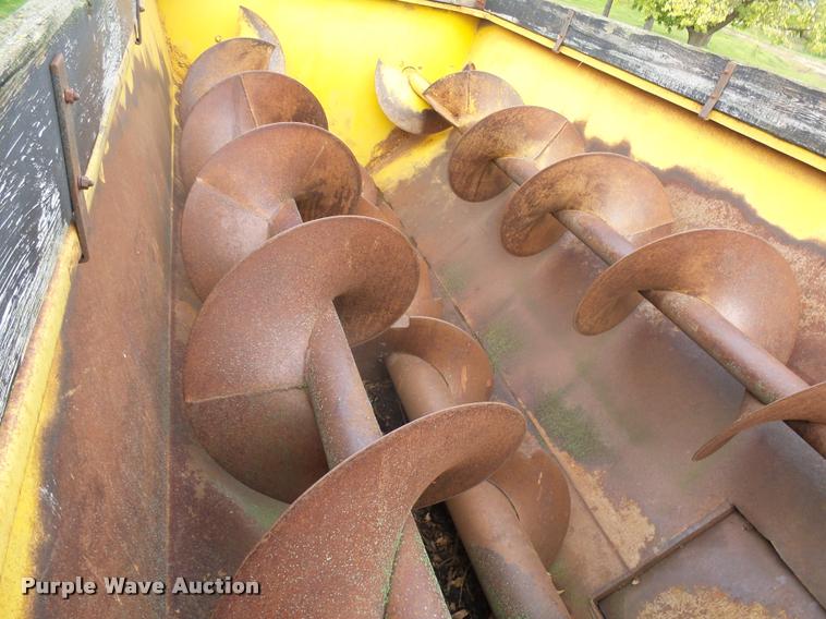 image for item J5469 Buffalohenke Kiwkcutter 370 feed mixer