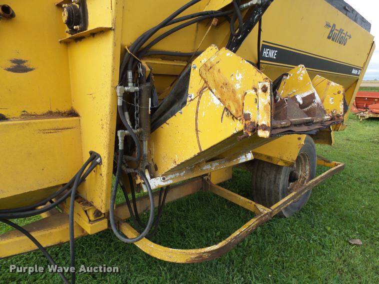 image for item J5469 Buffalohenke Kiwkcutter 370 feed mixer