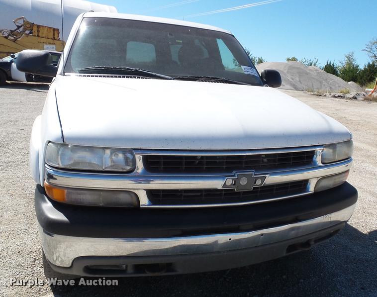 image for item J5741 2001 Chevrolet Suburban K1500 SUV