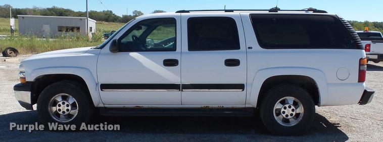 image for item J5741 2001 Chevrolet Suburban K1500 SUV