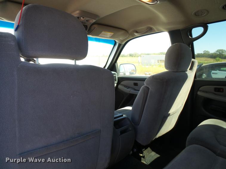 image for item J5741 2001 Chevrolet Suburban K1500 SUV