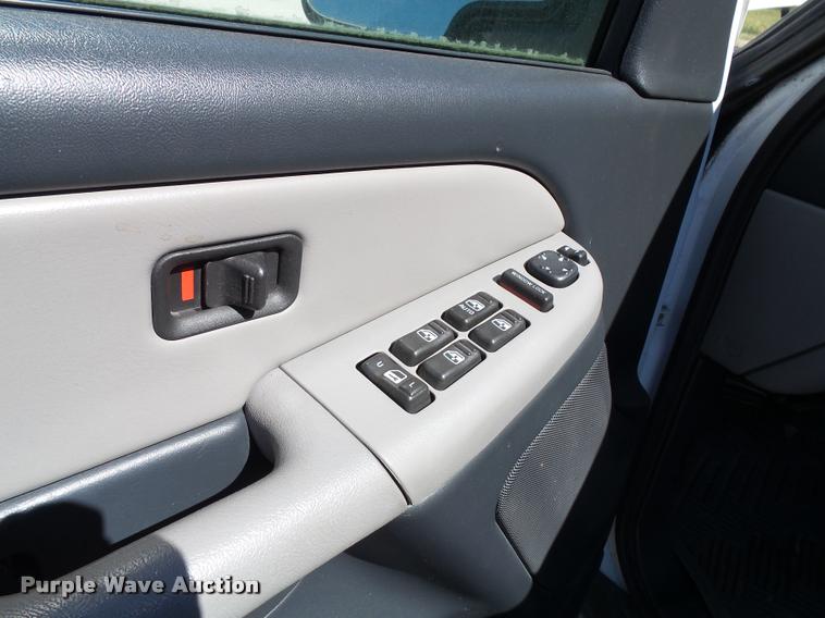 image for item J5741 2001 Chevrolet Suburban K1500 SUV