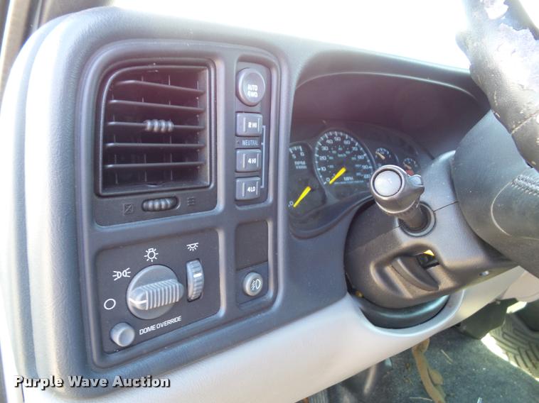 image for item J5741 2001 Chevrolet Suburban K1500 SUV