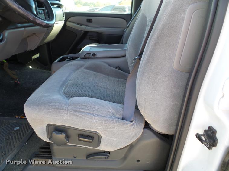 image for item J5741 2001 Chevrolet Suburban K1500 SUV