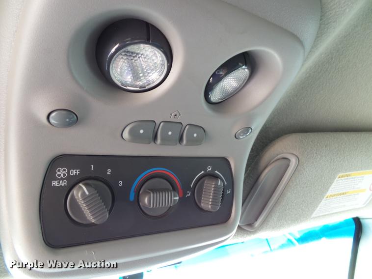 image for item J5741 2001 Chevrolet Suburban K1500 SUV