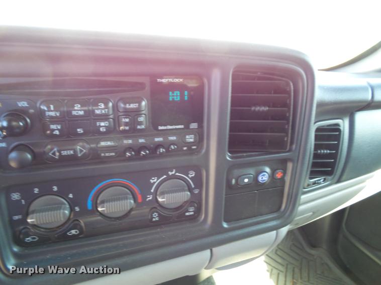 image for item J5741 2001 Chevrolet Suburban K1500 SUV