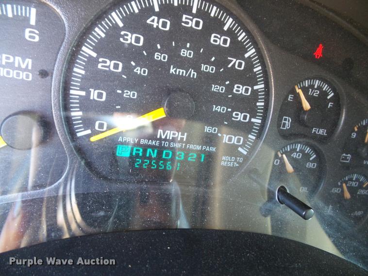 image for item J5741 2001 Chevrolet Suburban K1500 SUV