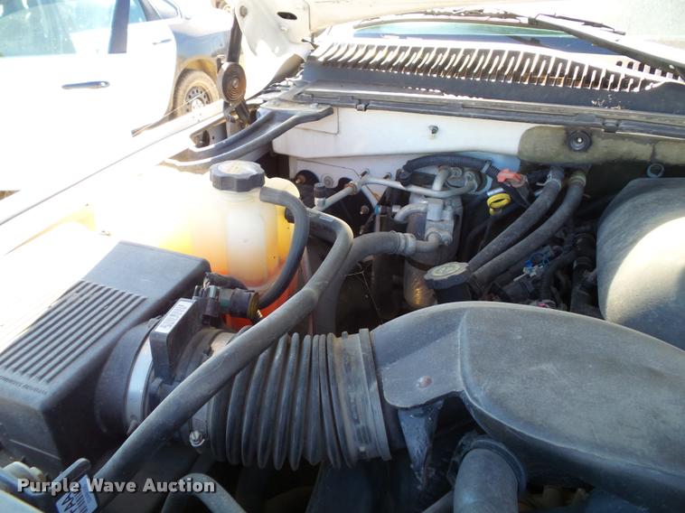 image for item J5741 2001 Chevrolet Suburban K1500 SUV