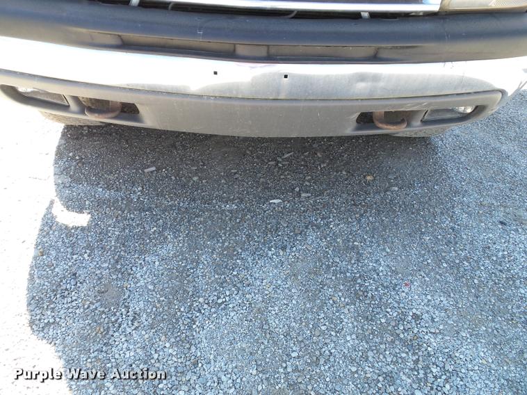 image for item J5741 2001 Chevrolet Suburban K1500 SUV