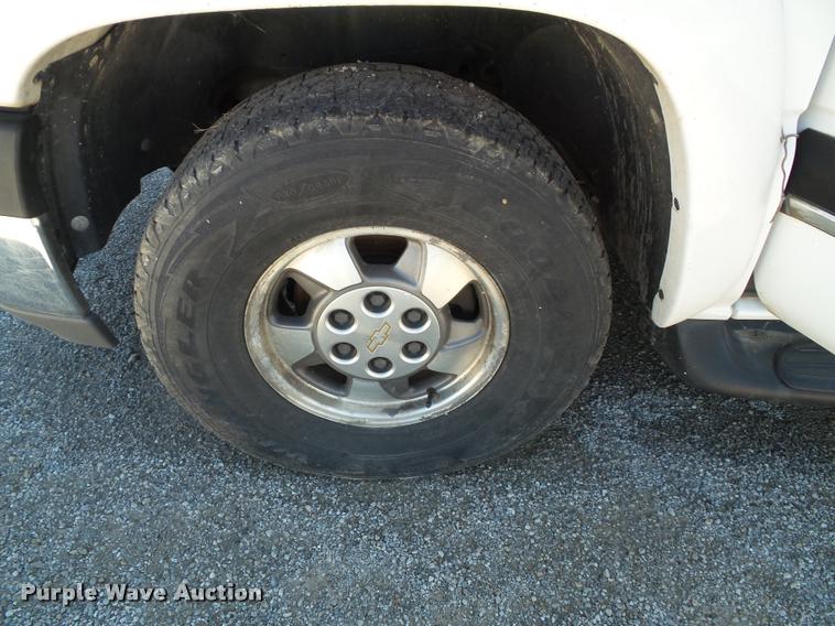 image for item J5741 2001 Chevrolet Suburban K1500 SUV