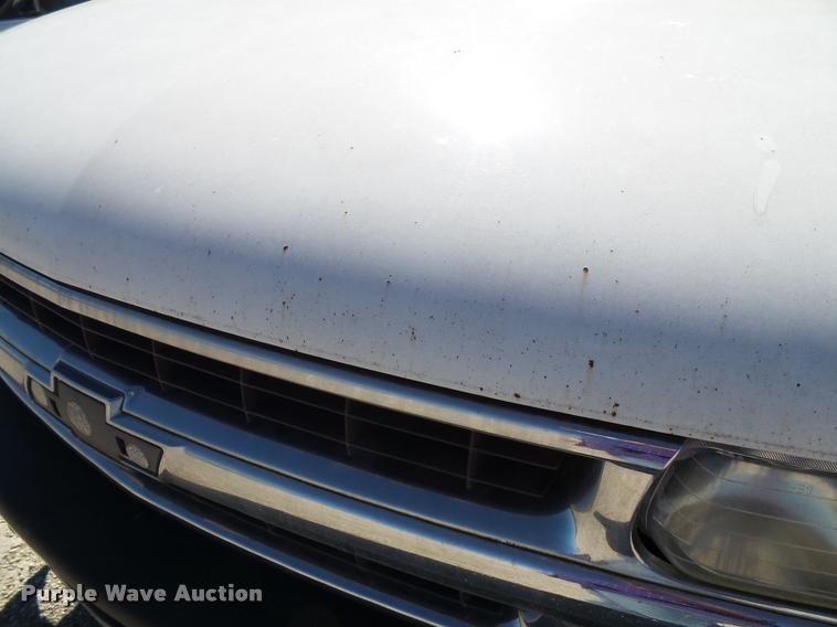 image for item J5741 2001 Chevrolet Suburban K1500 SUV