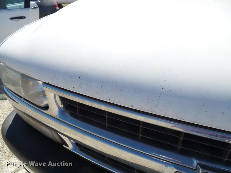 image for item J5741 2001 Chevrolet Suburban K1500 SUV