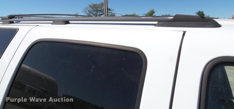 image for item J5741 2001 Chevrolet Suburban K1500 SUV