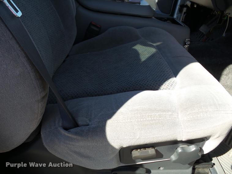 image for item J5741 2001 Chevrolet Suburban K1500 SUV