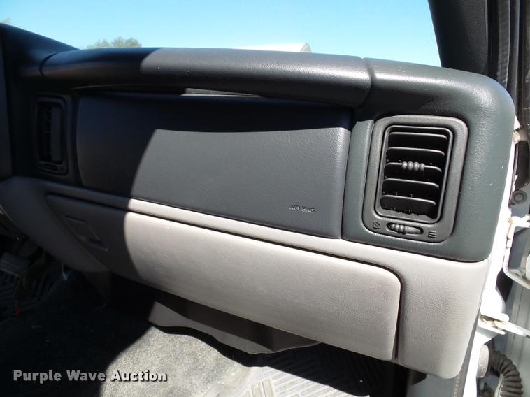 image for item J5741 2001 Chevrolet Suburban K1500 SUV