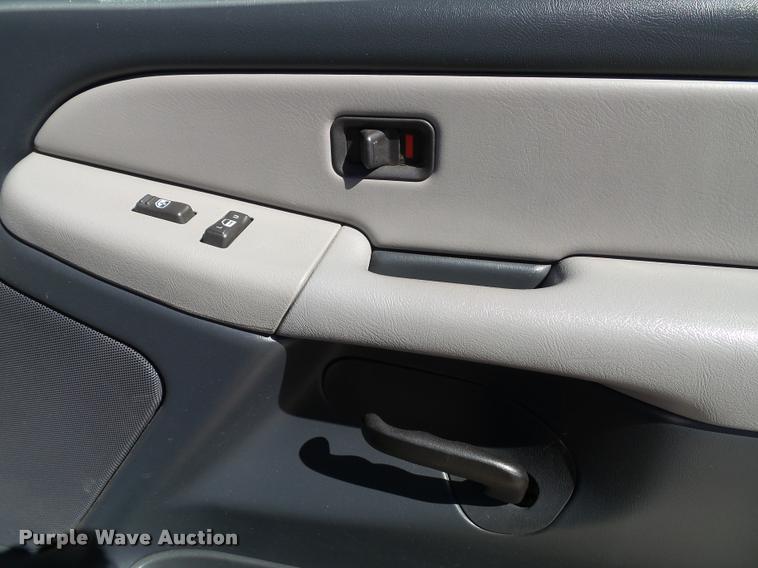 image for item J5741 2001 Chevrolet Suburban K1500 SUV