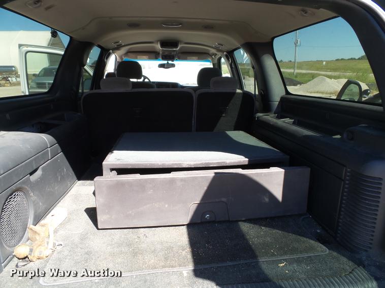 image for item J5741 2001 Chevrolet Suburban K1500 SUV