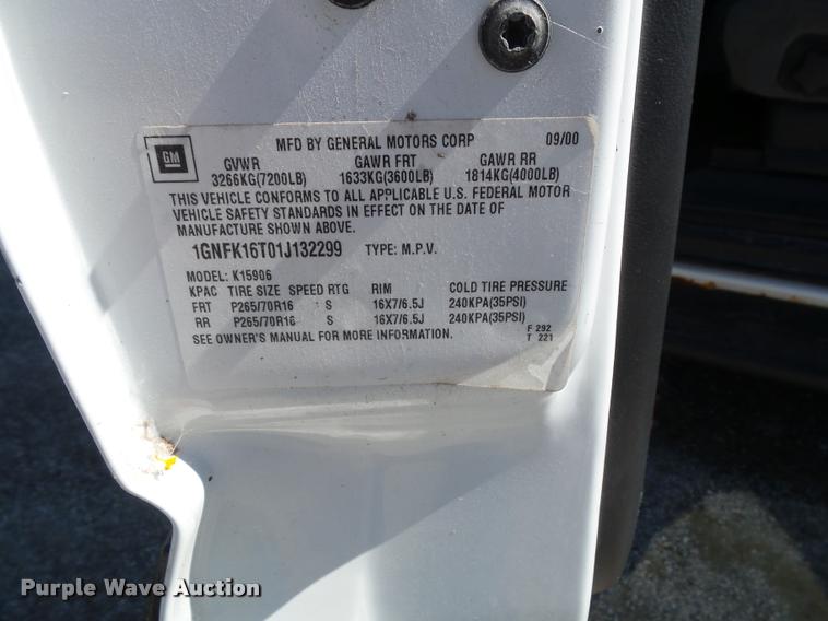 image for item J5741 2001 Chevrolet Suburban K1500 SUV